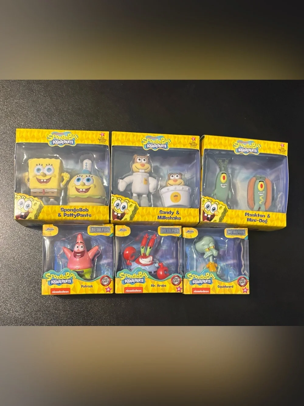 SpongeBob Squarepants Figure Set in Yellow, Red, Green, Pink and Blue